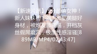 牛B大神商场女厕暗藏摄像头偷窥53位美女少妇嘘嘘 (46)