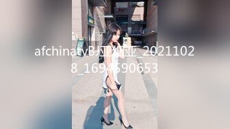 黄衣帽子女 大专女厕全景偷拍众多的学妹前来嘘嘘各种美鲍轮番呈现