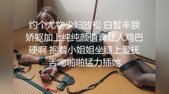 漂亮眼镜短发呆萌妹妞，刚播不久白嫩美乳，说话文静全裸诱惑，翘起美臀对着镜头，掰开多毛小穴，骚逼还挺粉嫩