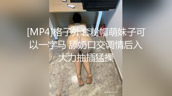 母狗抠逼扣出白浆