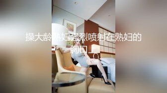 大学生背包客情侣突然性起在景区的残疾人专用公厕里对着镜子啪啪 看两人的内裤就知道这种事不少干