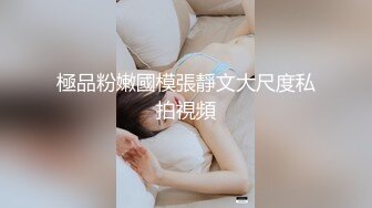 黑客破解家庭摄像头真实偸拍，爱美丽身材苗条小骚妇卧室日常换衣自慰，与两个男人床上玩3P关系很混乱