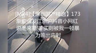 新鲜出炉，户外野战翻车被抓【户外4P萝莉女王】两男两女街头野外露出啪啪，被举报直播，搜出手机带走