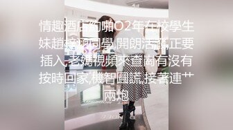 C月月高颜值性感肥臀妹子道具自慰诱惑，吊带装衬衣大黑牛震动翘屁股特写