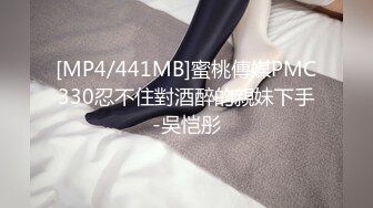 国人极品人妖小乐比女人还女人与2个爷们玩3P能玩的都玩了画面非常刺激