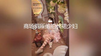 休闲会所里技师的小手好温柔，制服诱惑手撸大鸡巴，然后小奶子玩乳交真刺激，骚逼蹭得好痒撑爆她的小嘴