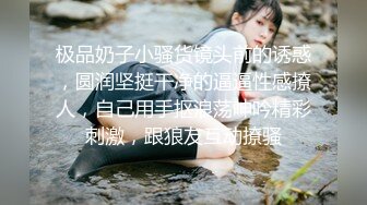 游乐场女厕偷拍 牛仔短裙美女的小肥鲍