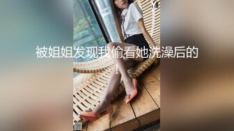 【依依丫丫】丝袜足交榨汁女神脚趾夹着龟头不断挑逗摩擦你能坚持多久～完美足弓下的黑丝套鸡全都喷涌在脚底了 (1)