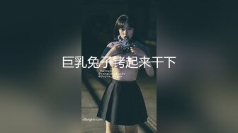 知性肥坦美容院熟女，相约酒店，美色当前，无奈鸡巴软踏踏，口了好久都没硬，姿色相当不错 可惜了~人妻一脸幽怨