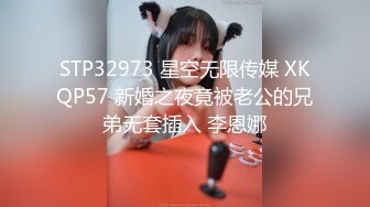 大神KFC尾随偷拍 洛丽塔裙学生妹逛街拍照透明内内前后CD黑黑一块可能毛不多