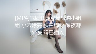 满背纹身少妇跟大哥深夜激情啪啪，全程露脸温柔的口交大鸡巴