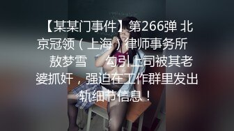 天气渐热，两个轻熟中年大姐奋力表演，满头大汗，摸完洗洗澡