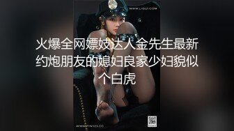 官方售价42元 超短裙牛仔美女和同伴一起逛街，裙子非常短竟然还不穿安全裤打卡拍照条纹内前后CD脸底同框