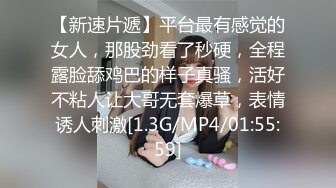 38E怪我咯紫色头发网红脸美女，撩起衣服揉搓大奶子，掰穴特写翘着屁股非常诱人