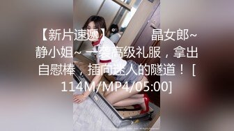 红裙臊少妇深夜伡震，车窗全盖上衣服，直接後座开搞，小蛮腰乱扭