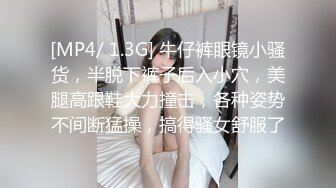 和女友在家爱爱，身材超好