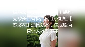 乘妈妈睡着了扒她衣服和内内