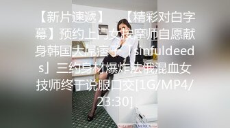 热情的性与美丽的宝贝在她的黑色礼服