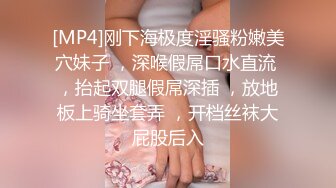 潜入单位女厕偷窥漂亮的美女同事