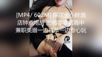 好骚的老板娘，全程露脸开着店门自己在店里骚，真空上阵外卖行人匆匆，店内春色满屋，自慰骚穴浪荡呻吟