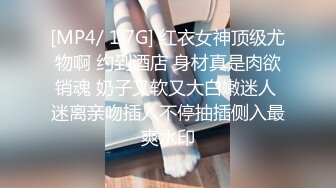 偷拍大神尾随偷拍两个美女裙底风光 洛丽塔裙小姐姐逛街大眼G奶性感骚内+洛丽塔LO裙..骚内露毛坐在设备上.