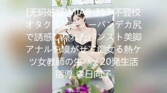 爱操大屁股老婆，清晰角度操舔老婆，鸡巴和玩具同时进入小穴