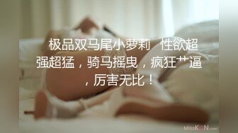 淫荡骚女3P名场面，绝对经典，约两大汉操逼