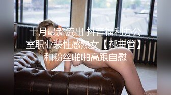 女儿犯错了就把她放在腿上拍打屁股，白皙饱满约打约上瘾揉捏把玩够了猛操