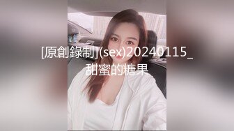 两个渣女小可爱双飞草大哥玩的好刺激好骚，全程露脸一起舔鸡巴吸蛋蛋，激情性爱椅上位轮草大哥还被姐妹吃奶