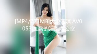 广州Ts潘霜霜 商场楼道里就先口上了  紧张又刺激。 穿上衣服是淑女 脱了衣服是什么？