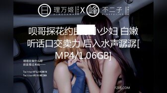 科技楼蹲守 白衣长发美女来姨妈了 有点手忙脚乱