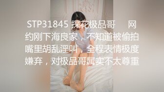 骚母G 戴口球脖子拴着G绳 那种征服感有点爽 母G也是非常配合 没几分钟母G的逼就湿了被操得阴唇外翻