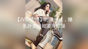 蜜桃汪汪水白皙少妇3P啪啪沙发上操，边口交边摸奶前后双插上位骑乘猛操