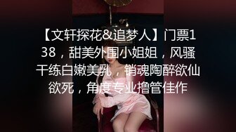 眼镜骚女两女一男3P淫乱大战，白皙奶子边口交边被后入，上位骑乘抽插一脸享受，双腿肩上扛轮换着猛操