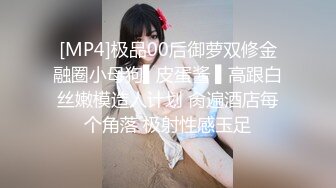 老婆微笑着在旁边看我操小姨子 女儿在一边若无其事