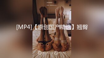 [MP4/ 866M] 长相清纯娇小身材嫩妹足球宝贝装品牌，脱掉衣服翘起屁股露肥逼，深喉交后入抽插摸阴蒂