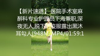 逼毛浓密性感的高颜值美女 龙雪儿超大尺度自拍被摄影师脱肉丝拿自慰棒一边搞 一边草