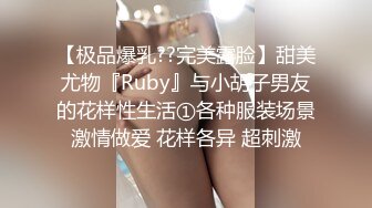 《母子乱伦》看见老妈的小骚逼我就舔了上去太爽了老妈的逼一直都是特别多的水