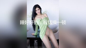 酒店偷窥穿大红旗袍风韵犹存的美容老师嘘嘘