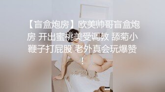 协助肌肉壮男喷射