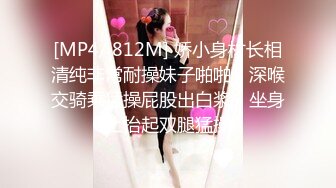 [MP4/ 1.64G] 精彩3P名场面！美少妇激情大战！情趣装白丝美腿，骑乘位操穴边吃屌，轮流着操太骚了