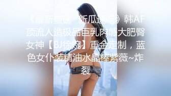 偷拍商场工作少妇美女的多毛B