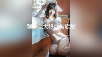 无赖宅男看黄片入魔肏亲娘的!