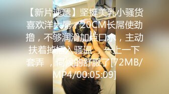 熟女阿姨偷情 被无套输出 操的一脸享受 阿姨就是耐操