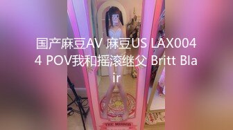 大神偷拍美女裙底吊带裙美女逛街柜台灯照亮性感窄内逼痕迹明显黄色超短裙极品身材骚货丁字裤露出两边阴唇