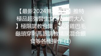 骚逼少妇跟渣男玩3P，躺在床上被肆意蹂躏，上面被草嘴下面被渣男用跳弹玩逼，压在身下爆草抽插全射逼毛上了