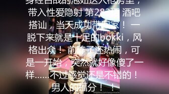 牛仔裤时尚小美女，清爽的吊带衣，偷窥她上厕所，小肥阴唇 可以~