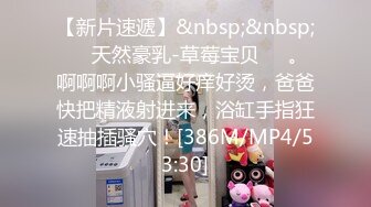 【浙江奶妈】颜值极品美少妇，超长超粗假鸡巴插进小洞口，爽得淫穴涌出好多淫水，简直湿得不像样，很爽诱惑！