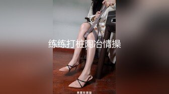 [MP4/ 770M] 小夫妻露脸直播做爱，后入狠狠美艳老婆，扶腿传教士女上位啪啪大屌塞满小穴，内射一逼